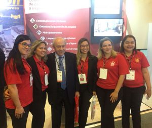 Nossa equipe ao lado do Hubert Gebara, Vice-Presidente de Administração Imobiliária e Condomínios do Secovi-SP