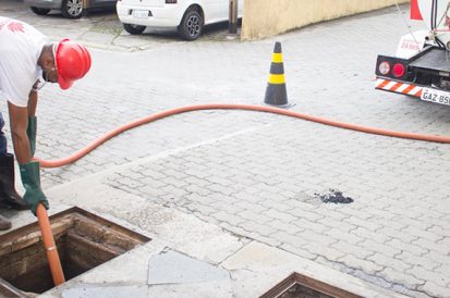 3 benefícios em contratar o hidrojateamento para desentupir canos